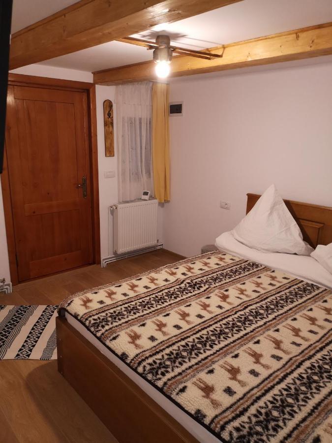 Вилла Casa Livada Bunicii Тыргу-Окна Экстерьер фото